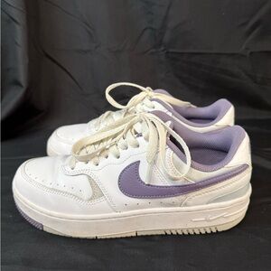 Nike Women's White & Lavender Low-Top Sneakers